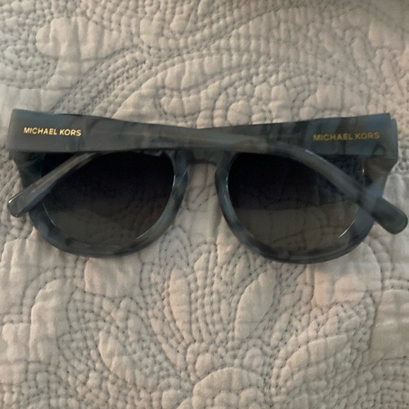 Brand new Michael Sunglasses. Never worn comes with case plus - Picture 3 of 10